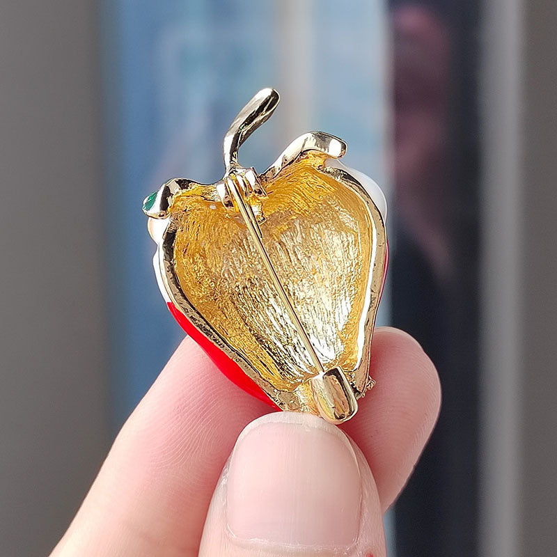 Vintage strawberry brooch for fashion