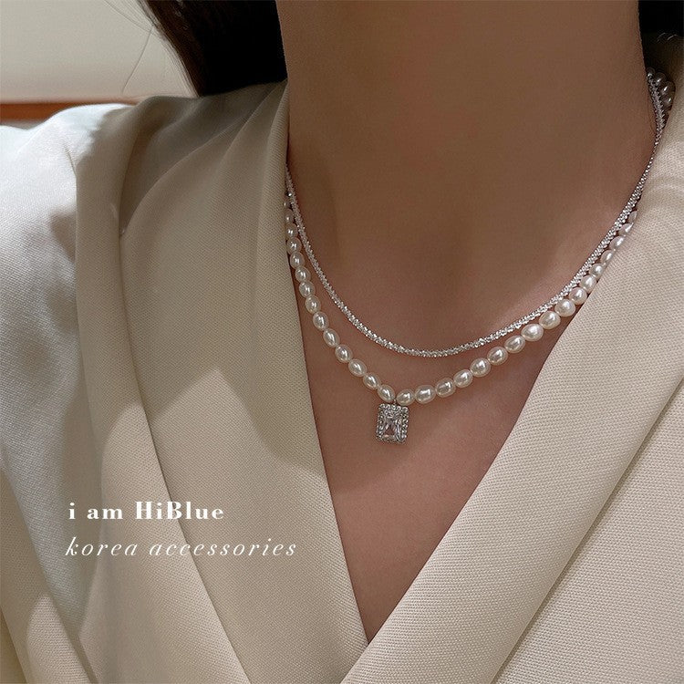 Chic Women's Silver Pearl Necklace Image 1