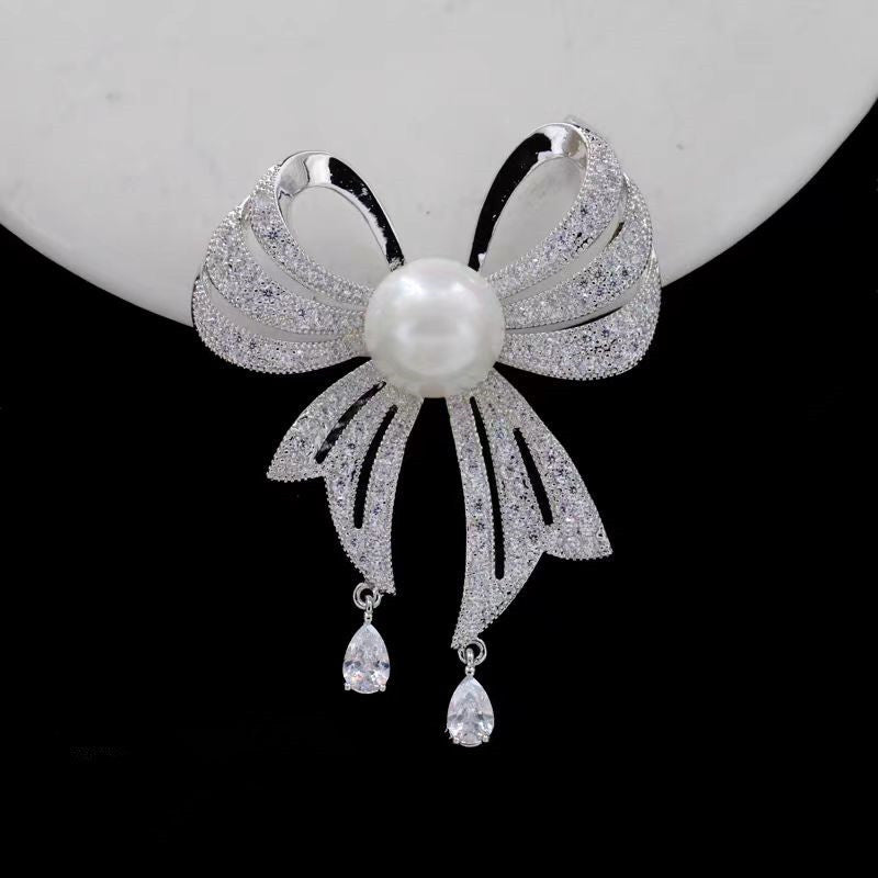 Chic and unique brooch for any outfit