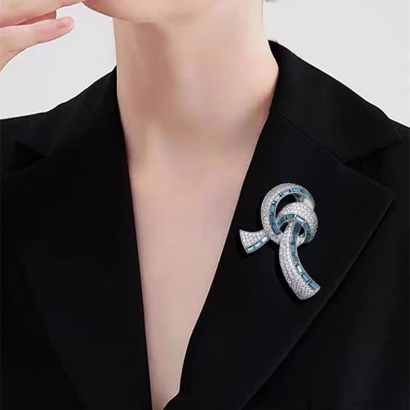Elegant Retro Bow Tie Brooch - Image 1