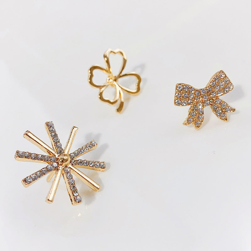 Anti-slip clover leaf brooch design