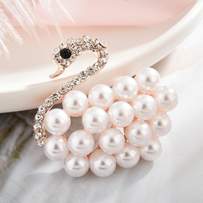 Giftable rhinestone brooch image 9