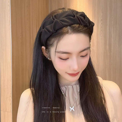 Stylish wrinkled wide hairband on model