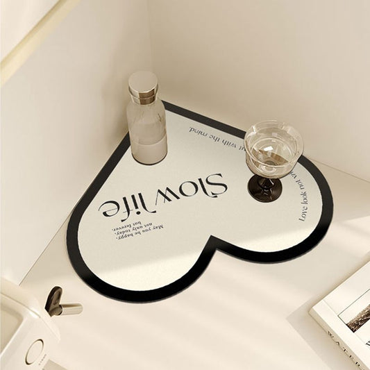Diatomaceous countertop mat for splashes