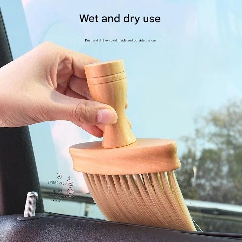 Compact dust brush for window sills