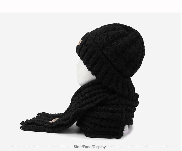 Elegant white knit hat with scarf