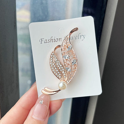 Fashion accessory leaf design