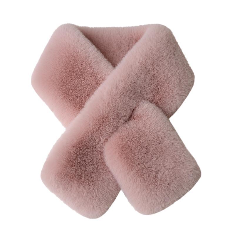 Double-sided winter scarf in casual settings