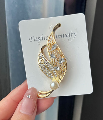 Decorative pin for jackets and hats