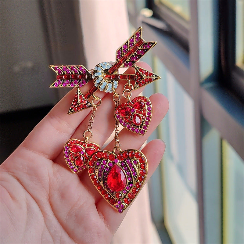 Fashionable brooch for casual and formal wear