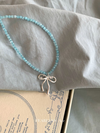 Stylish crystal necklace