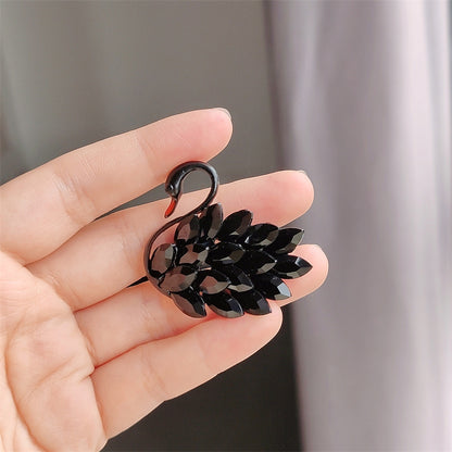 Elegant Accessory for Coats Image 4