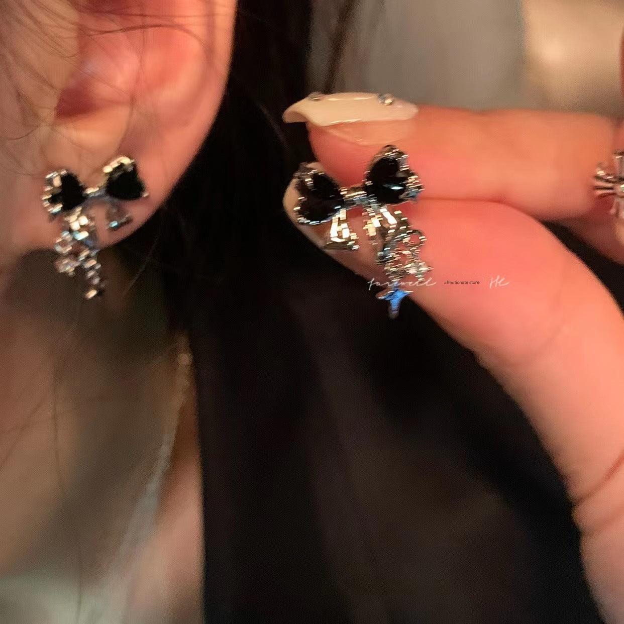 Women's fashion ear studs image 3