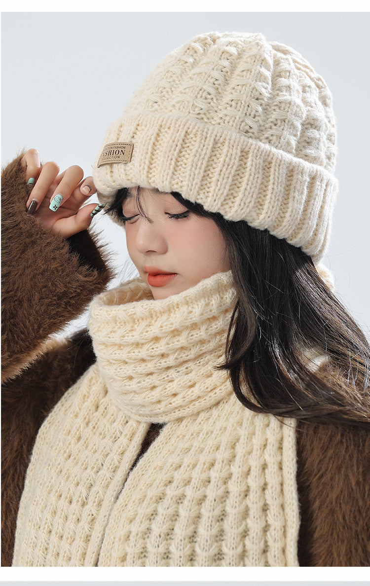 Elegant white knit hat with scarf