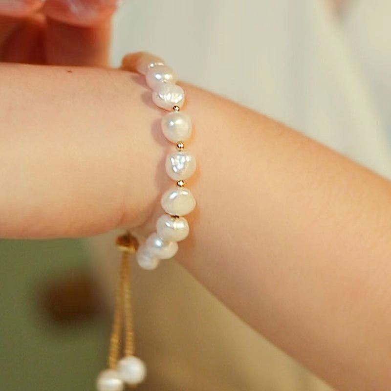 Stylish faux pearl bracelet in white
