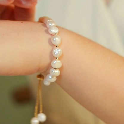 Stylish faux pearl bracelet in white