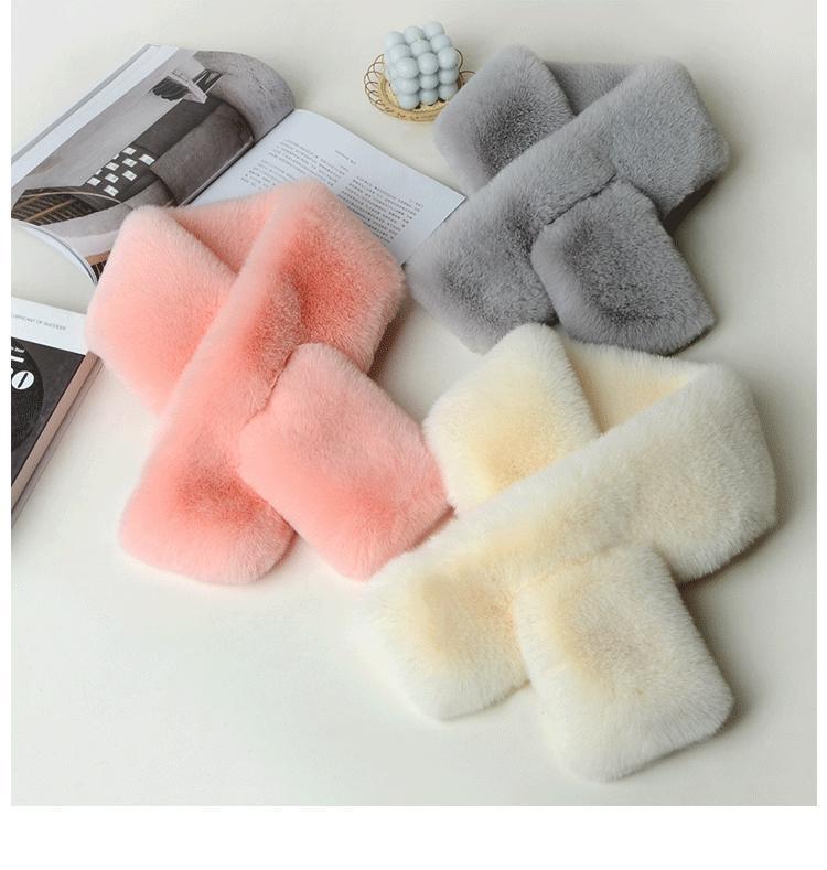 Double-sided plush scarf in various colors