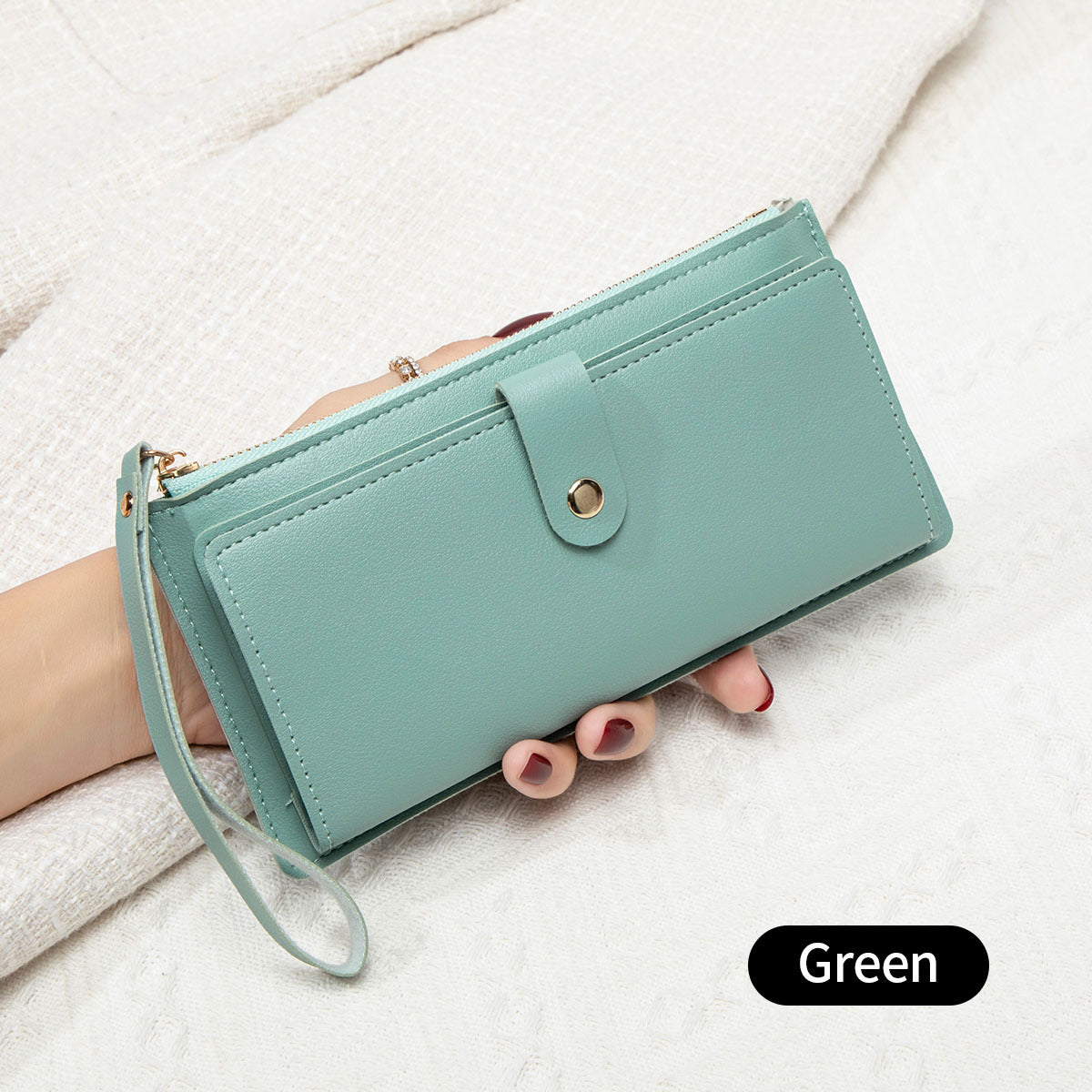 Versatile women's wallet in green
