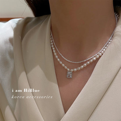 Chic Women's Silver Pearl Necklace Image 1