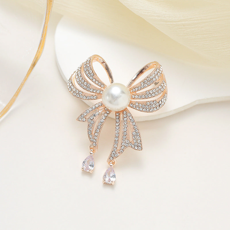 Stylish rhinestone brooch with ribbon design