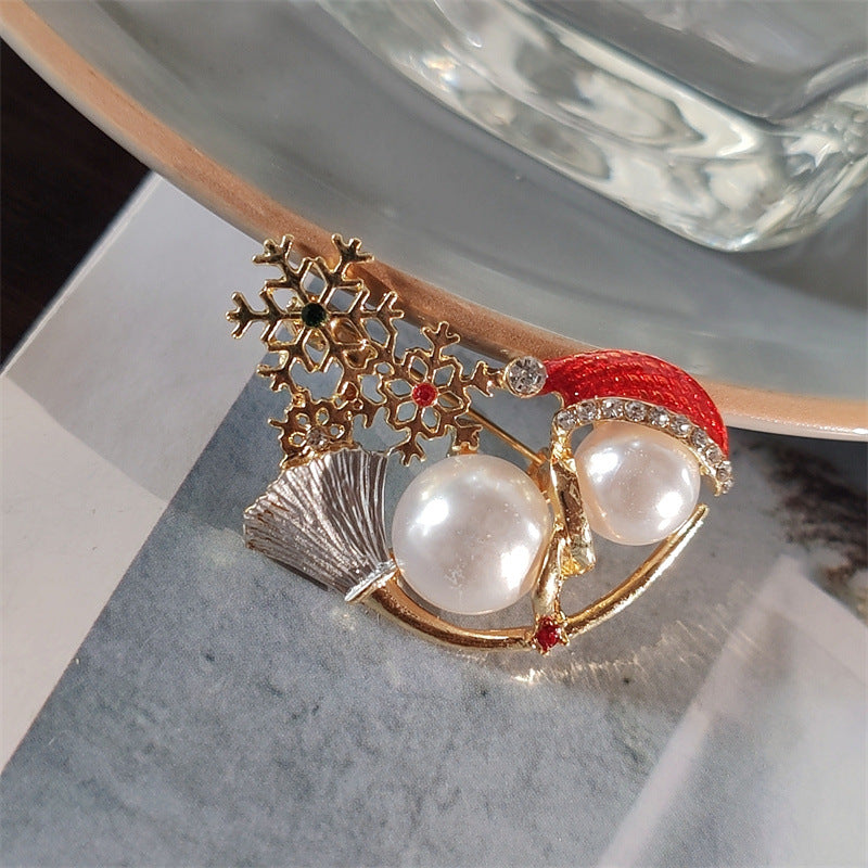 Charming Snowman Brooch for Holiday Fashion