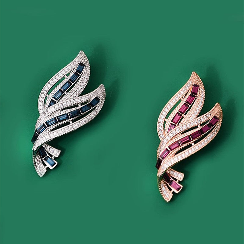 Versatile leaf-shaped accessory for scarves and shawls