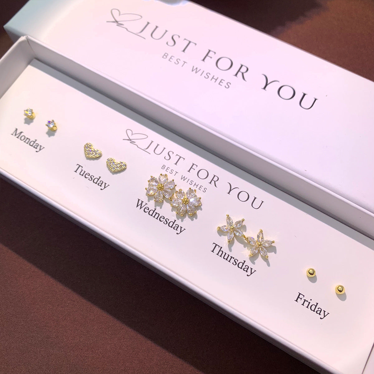 Elegant Cat Earrings Set