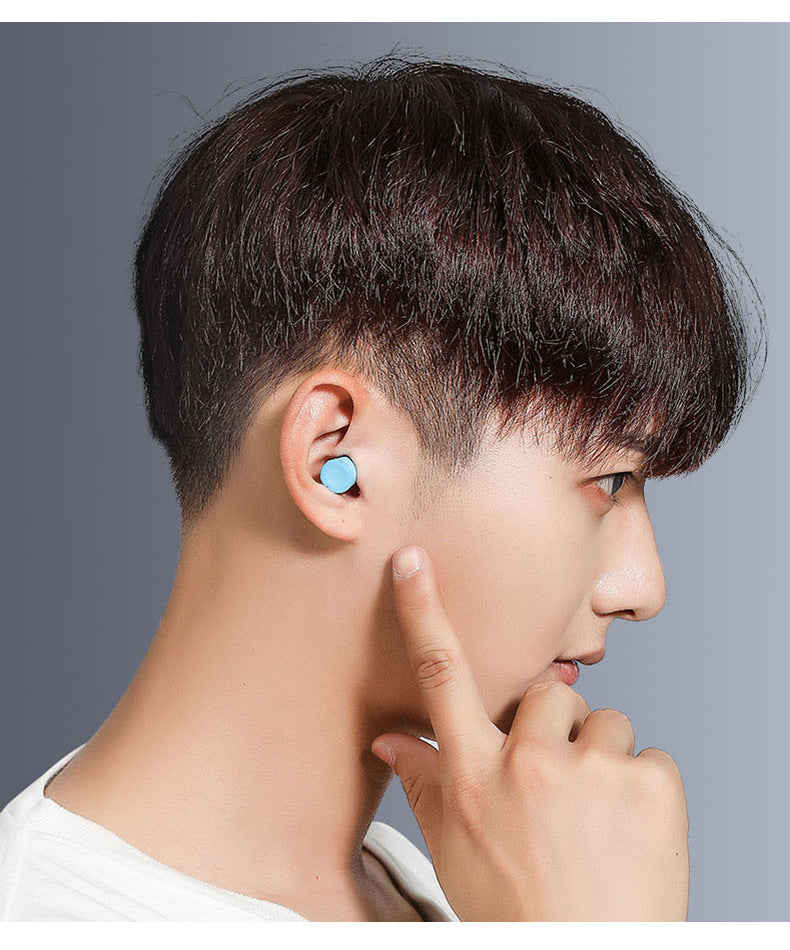 Silicone earplugs in lifestyle setting