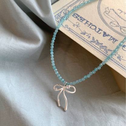 Stylish crystal necklace