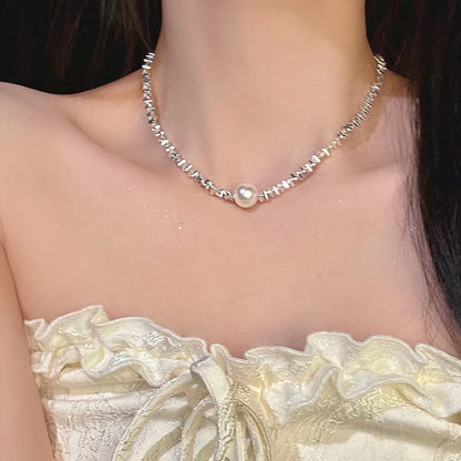Chic Women's Silver Pearl Necklace Image 2