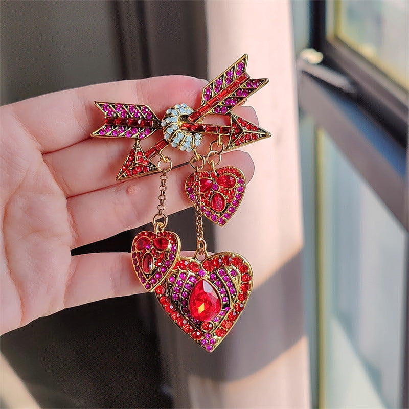 Fashionable brooch for casual and formal wear