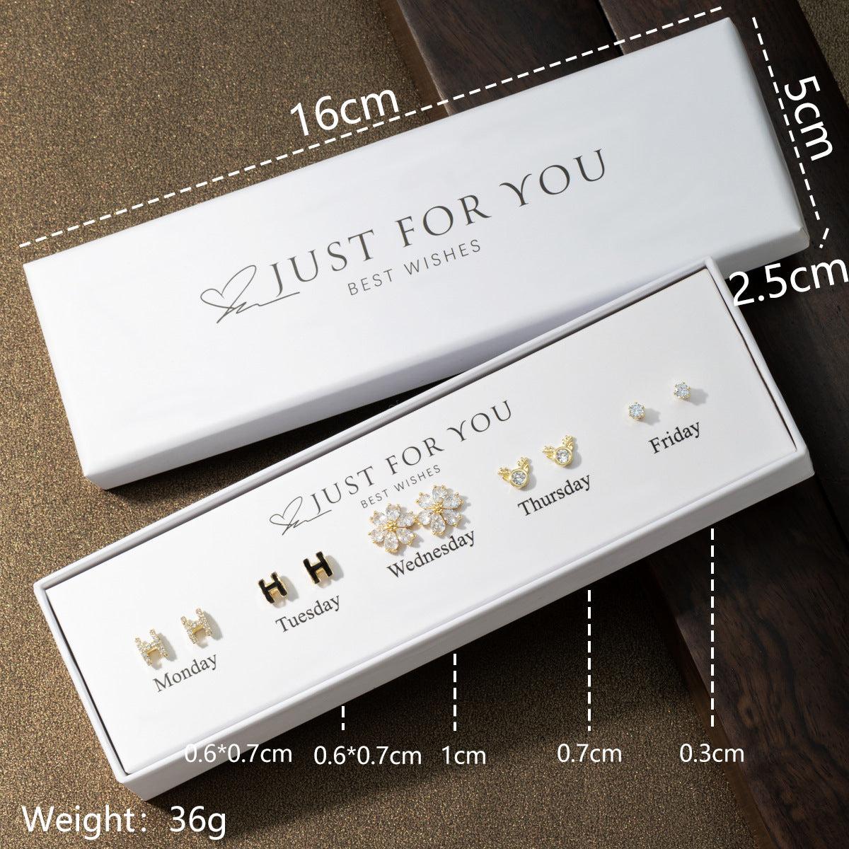 Elegant Cat Earrings Set
