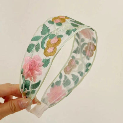 craftsmanship of the embroidered headband