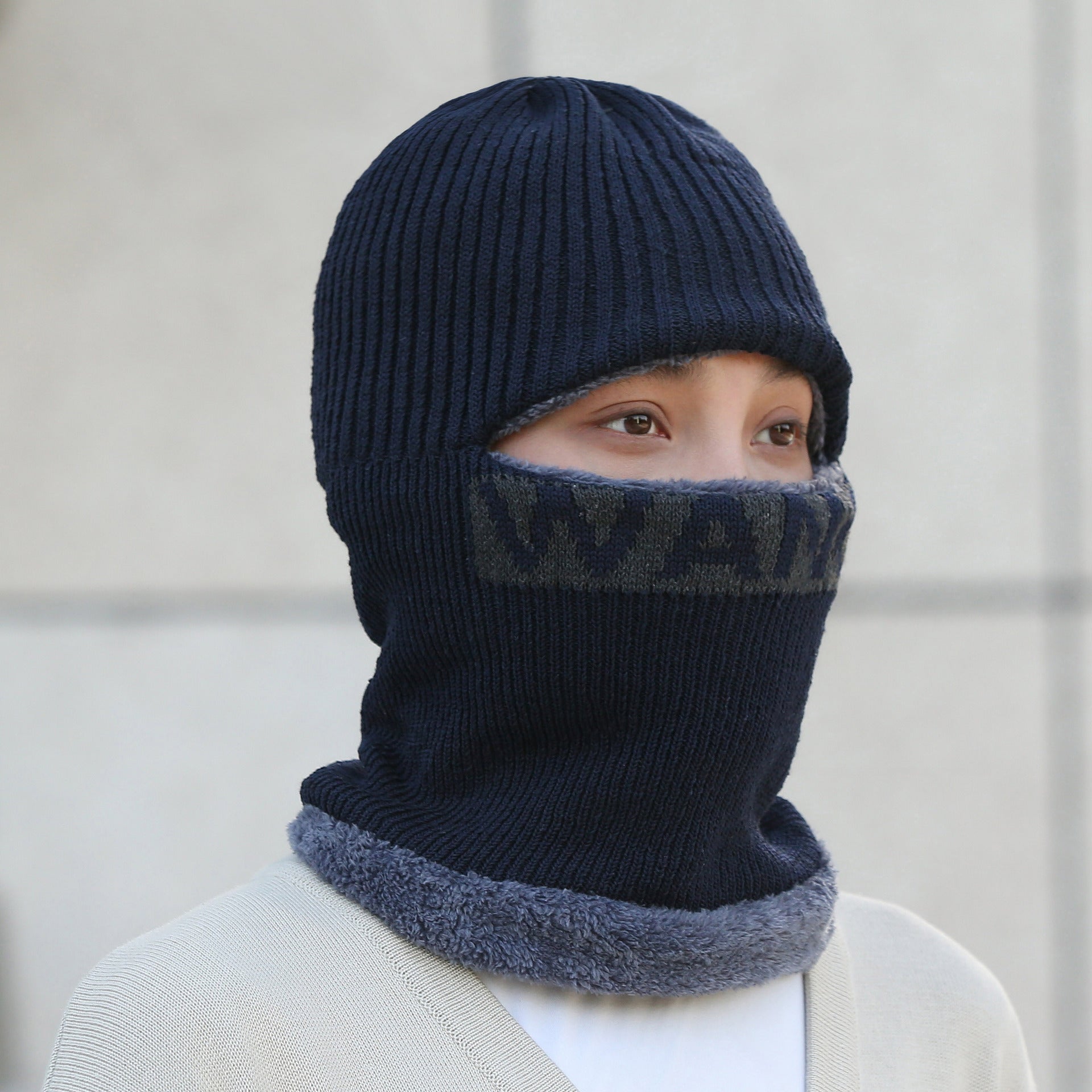 Men's thick knitted winter cycling beanie hat in black