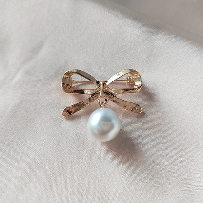 Gold finish butterfly pin with pearls - Image 5